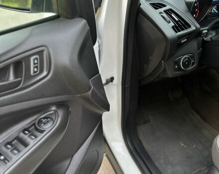 Белый Форд Эскейп, объемом двигателя 2.5 л и пробегом 167 тыс. км за 8250 $, фото 20 на Automoto.ua