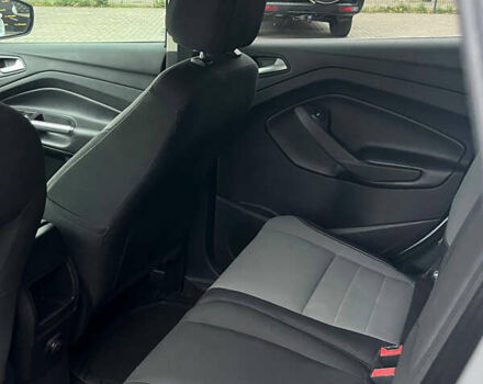 Белый Форд Эскейп, объемом двигателя 1.6 л и пробегом 163 тыс. км за 9800 $, фото 12 на Automoto.ua