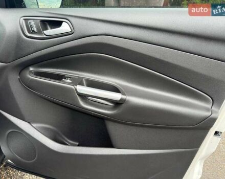 Белый Форд Эскейп, объемом двигателя 2 л и пробегом 145 тыс. км за 11650 $, фото 46 на Automoto.ua