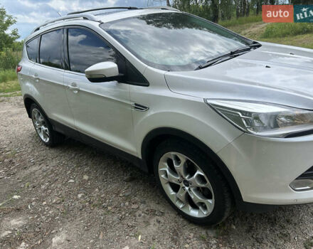 Белый Форд Эскейп, объемом двигателя 2 л и пробегом 230 тыс. км за 12500 $, фото 2 на Automoto.ua