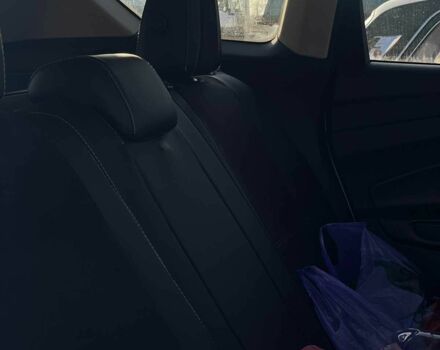 Белый Форд Эскейп, объемом двигателя 1.6 л и пробегом 207 тыс. км за 10000 $, фото 3 на Automoto.ua