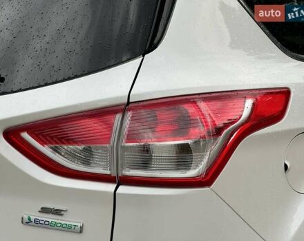 Белый Форд Эскейп, объемом двигателя 2 л и пробегом 145 тыс. км за 11650 $, фото 16 на Automoto.ua