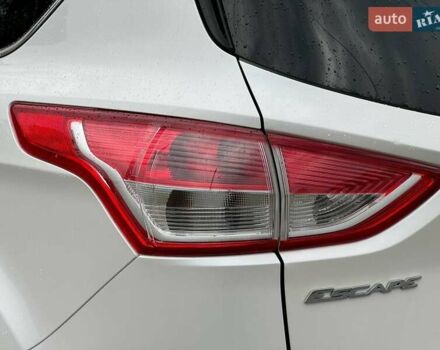 Белый Форд Эскейп, объемом двигателя 2 л и пробегом 145 тыс. км за 11650 $, фото 18 на Automoto.ua