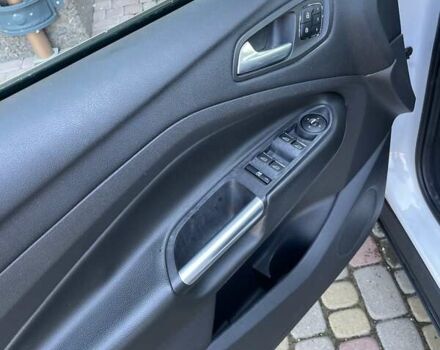 Білий Форд Ескейп, об'ємом двигуна 2 л та пробігом 200 тис. км за 10300 $, фото 7 на Automoto.ua