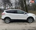Белый Форд Эскейп, объемом двигателя 2 л и пробегом 190 тыс. км за 11700 $, фото 1 на Automoto.ua