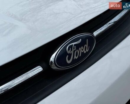 Белый Форд Эскейп, объемом двигателя 1.6 л и пробегом 138 тыс. км за 11450 $, фото 6 на Automoto.ua