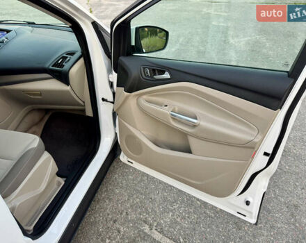 Белый Форд Эскейп, объемом двигателя 1.6 л и пробегом 212 тыс. км за 10700 $, фото 34 на Automoto.ua