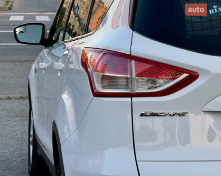 Белый Форд Эскейп, объемом двигателя 1.6 л и пробегом 212 тыс. км за 10700 $, фото 69 на Automoto.ua