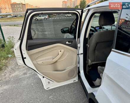 Белый Форд Эскейп, объемом двигателя 1.6 л и пробегом 212 тыс. км за 10700 $, фото 24 на Automoto.ua