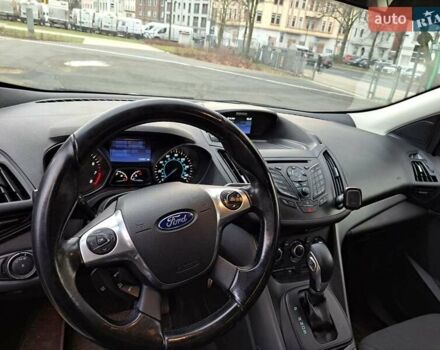 Белый Форд Эскейп, объемом двигателя 2.49 л и пробегом 140 тыс. км за 11000 $, фото 5 на Automoto.ua