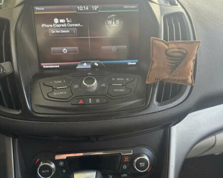 Белый Форд Эскейп, объемом двигателя 2 л и пробегом 232 тыс. км за 10500 $, фото 1 на Automoto.ua