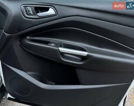 Белый Форд Эскейп, объемом двигателя 1.6 л и пробегом 138 тыс. км за 11450 $, фото 35 на Automoto.ua