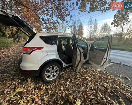 Белый Форд Эскейп, объемом двигателя 2.3 л и пробегом 170 тыс. км за 12999 $, фото 9 на Automoto.ua