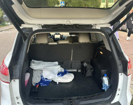 Белый Форд Эскейп, объемом двигателя 2 л и пробегом 232 тыс. км за 10500 $, фото 7 на Automoto.ua