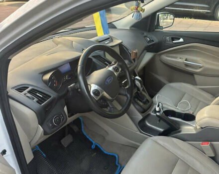 Белый Форд Эскейп, объемом двигателя 2 л и пробегом 232 тыс. км за 10500 $, фото 3 на Automoto.ua