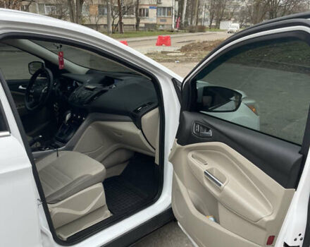 Белый Форд Эскейп, объемом двигателя 1.6 л и пробегом 236 тыс. км за 8200 $, фото 10 на Automoto.ua