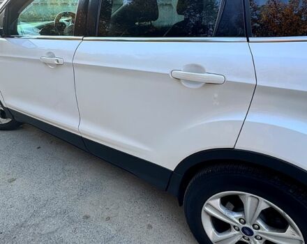 Белый Форд Эскейп, объемом двигателя 2.5 л и пробегом 141 тыс. км за 10200 $, фото 1 на Automoto.ua