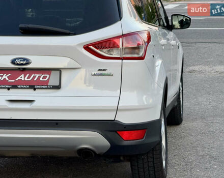 Белый Форд Эскейп, объемом двигателя 1.6 л и пробегом 212 тыс. км за 10700 $, фото 74 на Automoto.ua