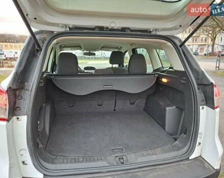 Белый Форд Эскейп, объемом двигателя 2.49 л и пробегом 140 тыс. км за 11000 $, фото 8 на Automoto.ua