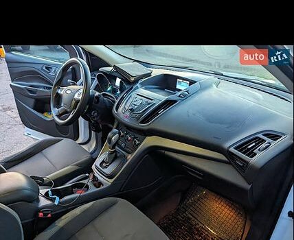 Белый Форд Эскейп, объемом двигателя 2.5 л и пробегом 206 тыс. км за 10800 $, фото 5 на Automoto.ua