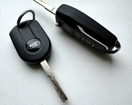 Белый Форд Эскейп, объемом двигателя 2.5 л и пробегом 141 тыс. км за 10200 $, фото 4 на Automoto.ua