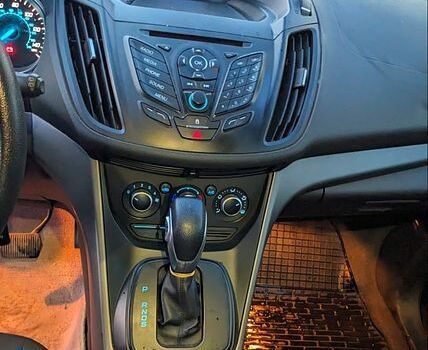 Белый Форд Эскейп, объемом двигателя 2.5 л и пробегом 206 тыс. км за 10800 $, фото 3 на Automoto.ua