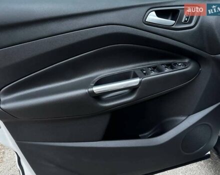 Белый Форд Эскейп, объемом двигателя 1.6 л и пробегом 138 тыс. км за 11450 $, фото 21 на Automoto.ua