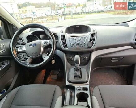 Белый Форд Эскейп, объемом двигателя 2.49 л и пробегом 140 тыс. км за 11000 $, фото 6 на Automoto.ua