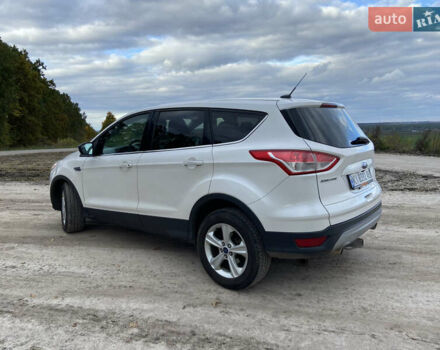 Белый Форд Эскейп, объемом двигателя 1.6 л и пробегом 178 тыс. км за 8999 $, фото 2 на Automoto.ua