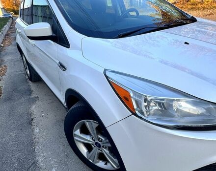 Белый Форд Эскейп, объемом двигателя 2.5 л и пробегом 141 тыс. км за 10200 $, фото 2 на Automoto.ua