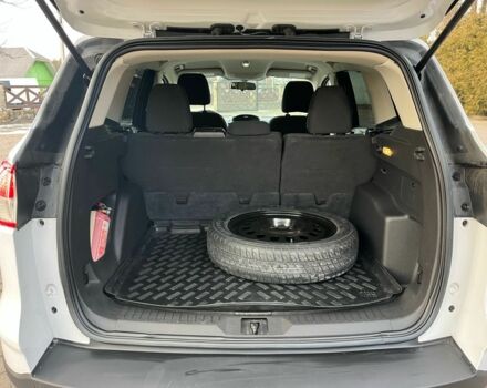 Белый Форд Эскейп, объемом двигателя 2.5 л и пробегом 230 тыс. км за 11450 $, фото 7 на Automoto.ua