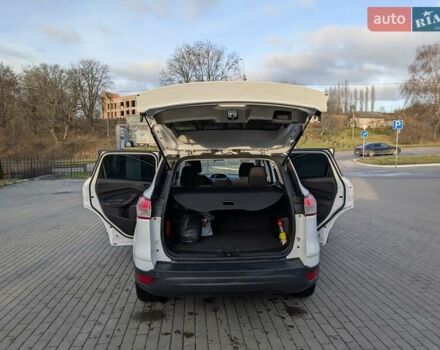 Белый Форд Эскейп, объемом двигателя 2.49 л и пробегом 208 тыс. км за 10800 $, фото 14 на Automoto.ua