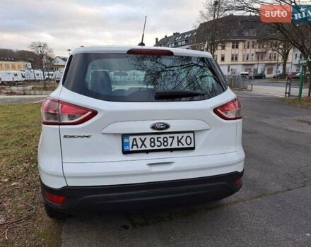 Белый Форд Эскейп, объемом двигателя 2.49 л и пробегом 140 тыс. км за 11000 $, фото 3 на Automoto.ua