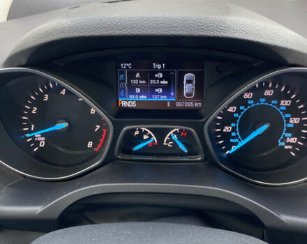 Белый Форд Эскейп, объемом двигателя 2 л и пробегом 97 тыс. км за 12900 $, фото 6 на Automoto.ua