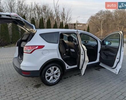 Белый Форд Эскейп, объемом двигателя 2.49 л и пробегом 208 тыс. км за 10800 $, фото 13 на Automoto.ua