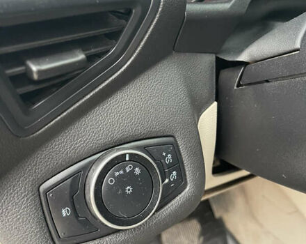 Белый Форд Эскейп, объемом двигателя 1.6 л и пробегом 236 тыс. км за 8200 $, фото 12 на Automoto.ua