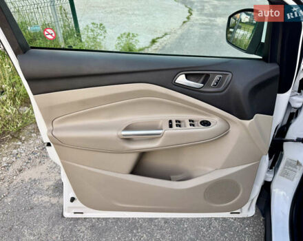 Белый Форд Эскейп, объемом двигателя 1.6 л и пробегом 212 тыс. км за 10700 $, фото 22 на Automoto.ua