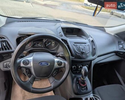 Белый Форд Эскейп, объемом двигателя 2.49 л и пробегом 208 тыс. км за 10800 $, фото 7 на Automoto.ua