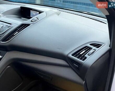 Форд Эскейп 2015 в Киеве на Automoto.ua Белый Форд Эскейп, объемом двигателя 2.5 л и пробегом 156 тыс. км за 10900 $, фото 25 на Automoto.ua