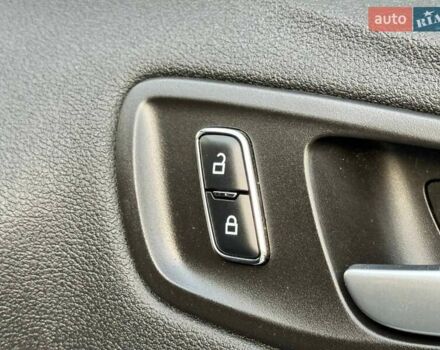 Белый Форд Эскейп, объемом двигателя 2 л и пробегом 140 тыс. км за 11400 $, фото 56 на Automoto.ua