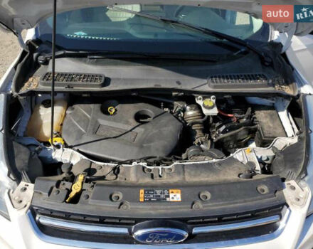 Белый Форд Эскейп, объемом двигателя 2 л и пробегом 125 тыс. км за 12500 $, фото 12 на Automoto.ua