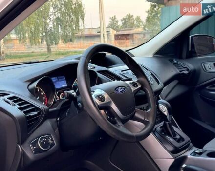 Белый Форд Эскейп, объемом двигателя 2 л и пробегом 140 тыс. км за 11400 $, фото 23 на Automoto.ua