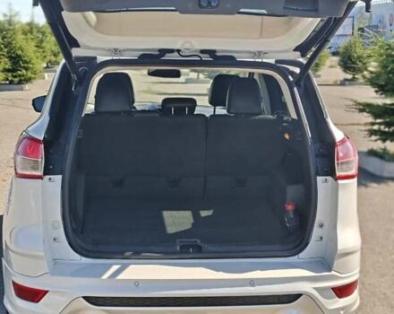 Белый Форд Эскейп, объемом двигателя 2 л и пробегом 124 тыс. км за 13000 $, фото 5 на Automoto.ua