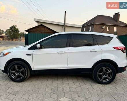 Белый Форд Эскейп, объемом двигателя 2 л и пробегом 140 тыс. км за 11400 $, фото 7 на Automoto.ua
