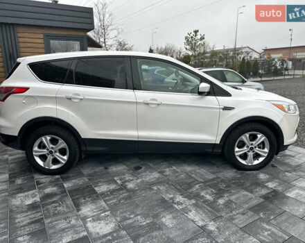 Белый Форд Эскейп, объемом двигателя 2 л и пробегом 183 тыс. км за 11800 $, фото 5 на Automoto.ua