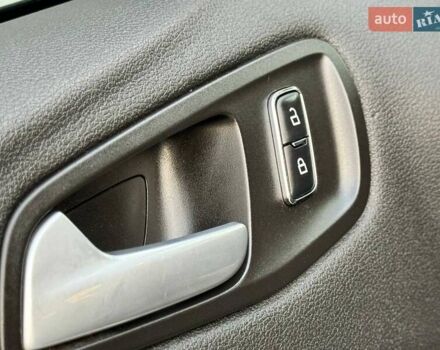 Белый Форд Эскейп, объемом двигателя 2 л и пробегом 140 тыс. км за 11400 $, фото 21 на Automoto.ua