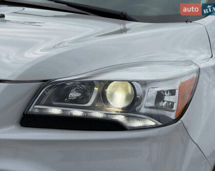 Белый Форд Эскейп, объемом двигателя 2 л и пробегом 179 тыс. км за 12600 $, фото 15 на Automoto.ua