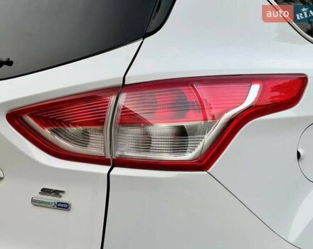 Белый Форд Эскейп, объемом двигателя 2 л и пробегом 140 тыс. км за 11400 $, фото 13 на Automoto.ua