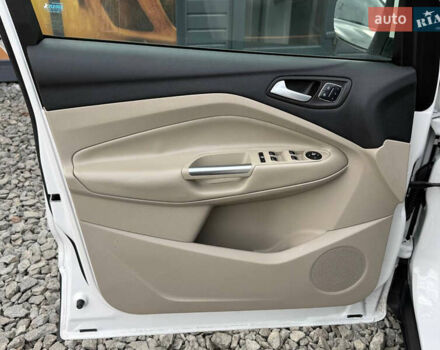 Белый Форд Эскейп, объемом двигателя 2 л и пробегом 179 тыс. км за 12600 $, фото 56 на Automoto.ua