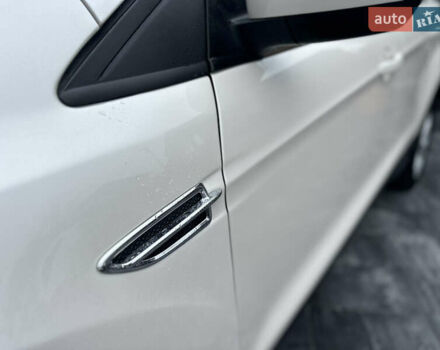 Белый Форд Эскейп, объемом двигателя 2 л и пробегом 183 тыс. км за 11800 $, фото 8 на Automoto.ua